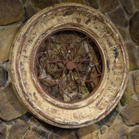 Round Wooden Wall Frame with Iron Decor Center (Color: Barcelona Red)